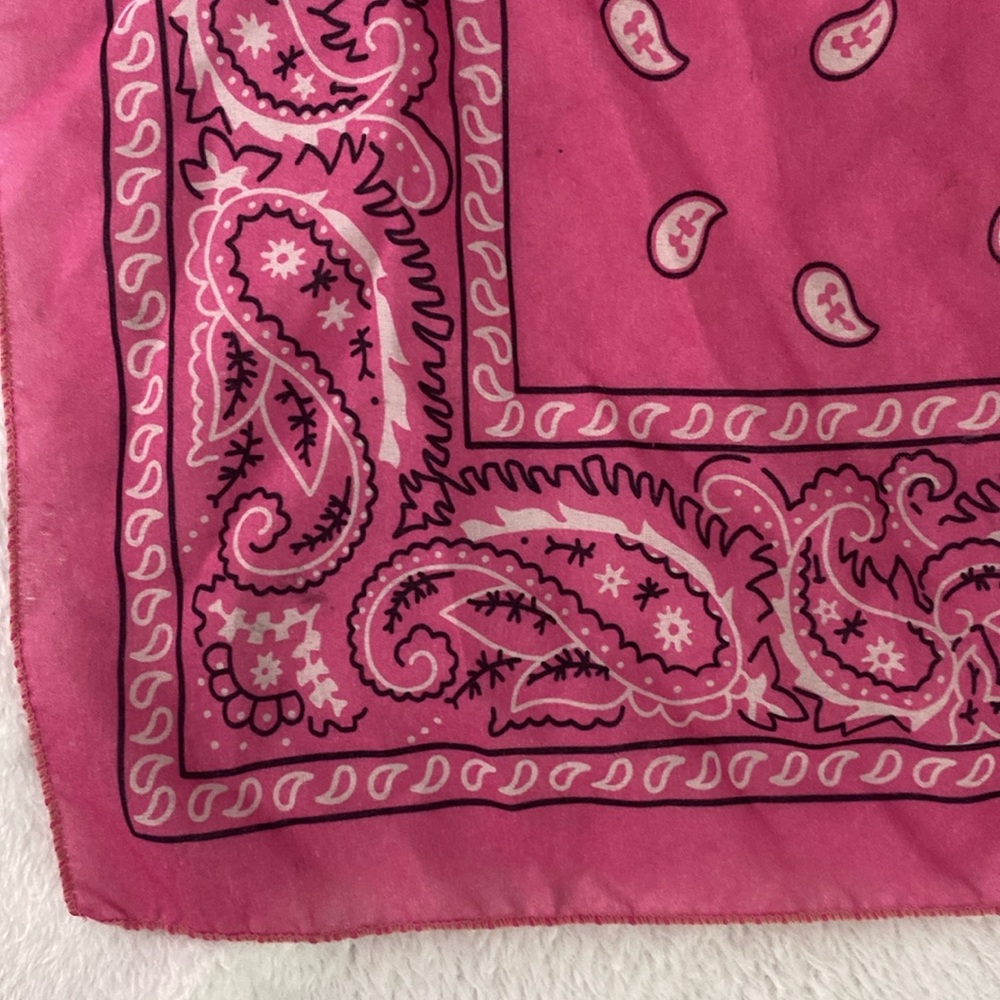 Pink and white paisley kerchief / bandana - Picture 10 of 17